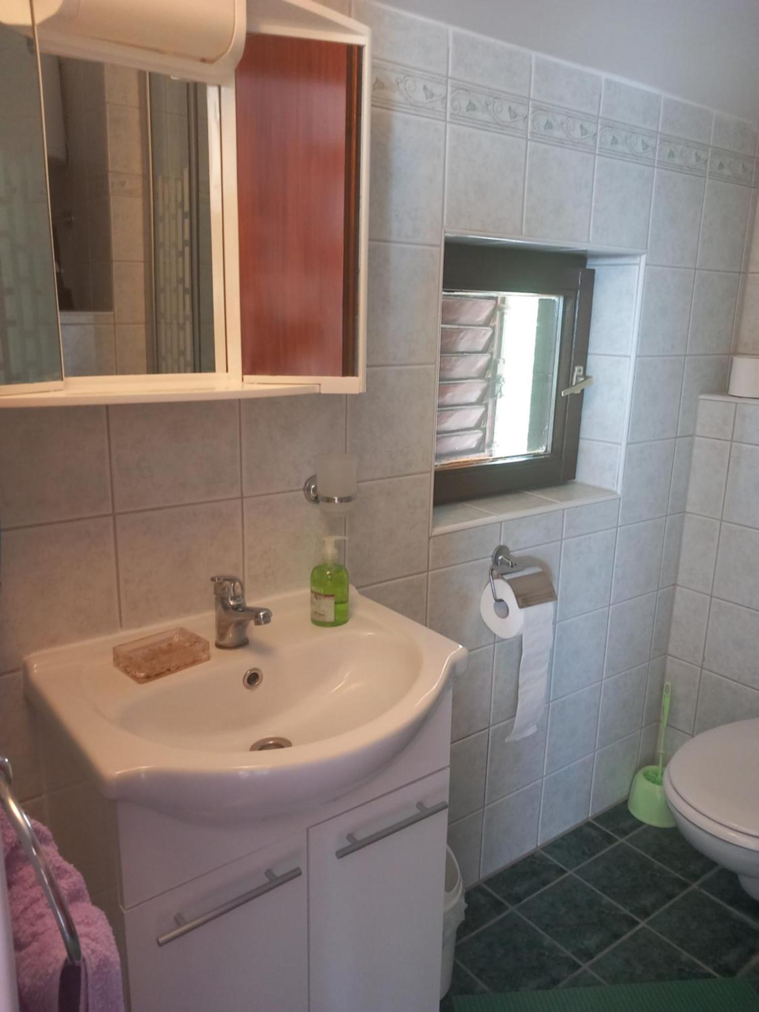 Apartmani Rab - Adrijana & Aleksandra Banjol Værelse billede