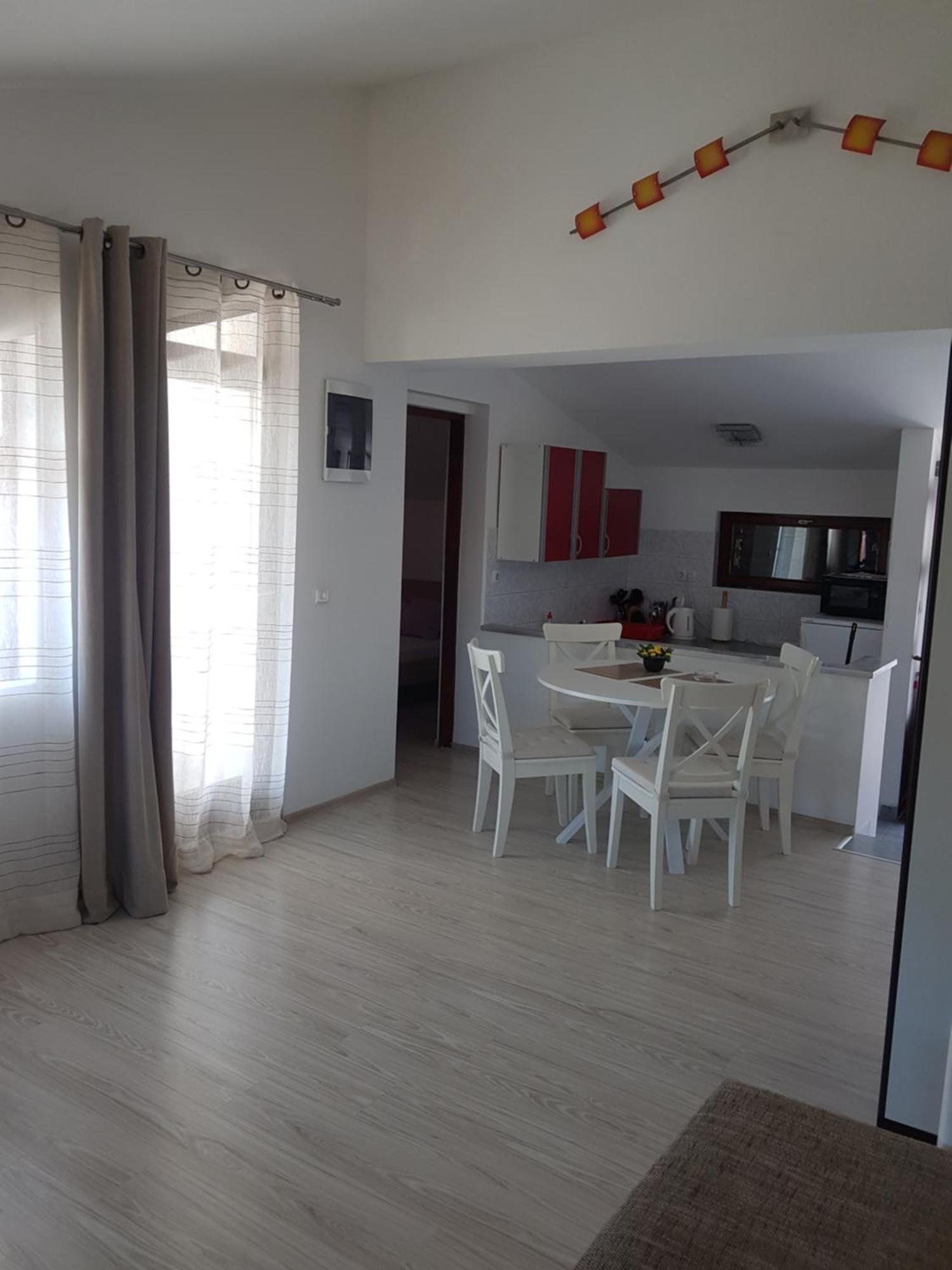 Apartmani Rab - Adrijana & Aleksandra Banjol Værelse billede